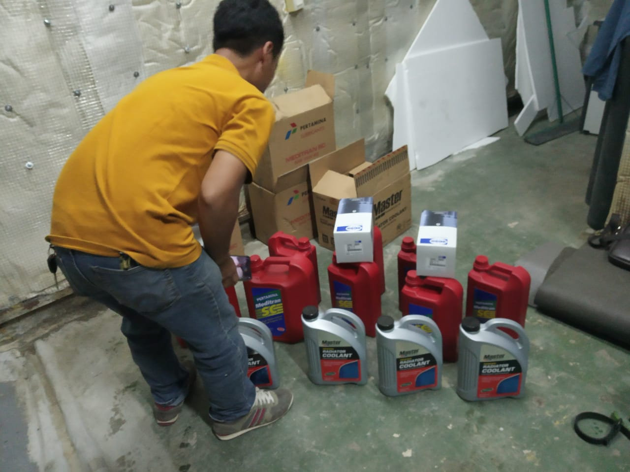 Suku cadang dan perlengkapan genset